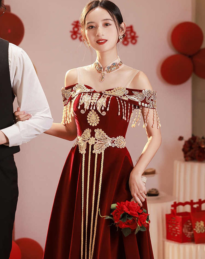 Chinesisches Toast-Kleid im Ch – Luxury Lifestyle Girl Bewertung und Preis